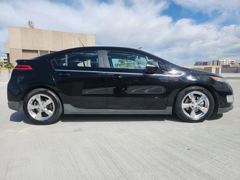 Used 2013 Chevrolet Volt Premium w/ Premium Trim Package FWD image 2