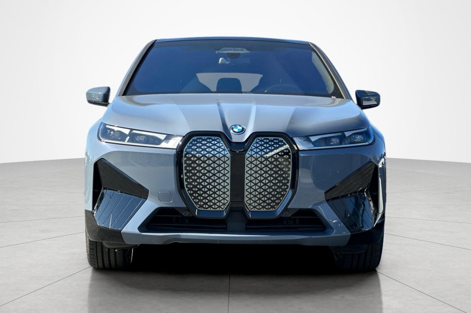 Used 2024 BMW iX xDrive50 w/ Sport Package AWD/4WD image 8