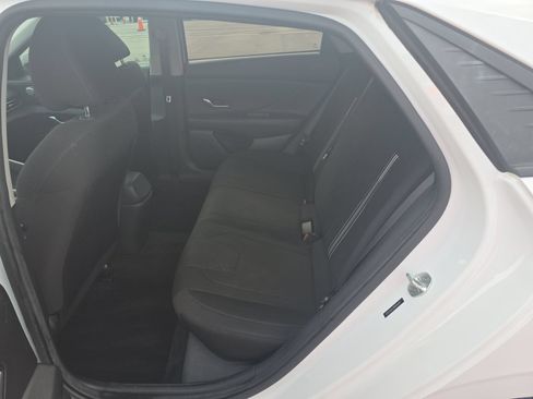Used 2021 Hyundai Elantra SEL FWD image 4