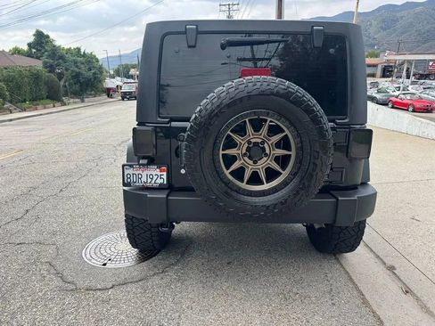 Used 2018 Jeep Wrangler Unlimited Sport AWD/4WD image 5