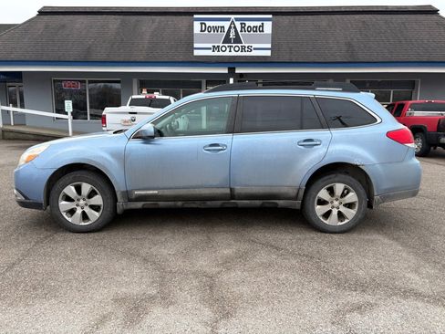 Used 2010 Subaru Outback 2.5i Limited image 2