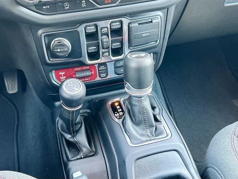 Used 2024 Jeep Wrangler Unlimited Rubicon AWD/4WD image 25