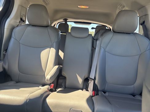 Used 2022 Toyota Sienna XLE image 28