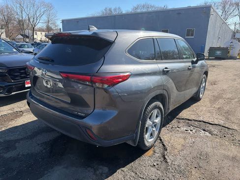 Used 2020 Toyota Highlander LE image 13