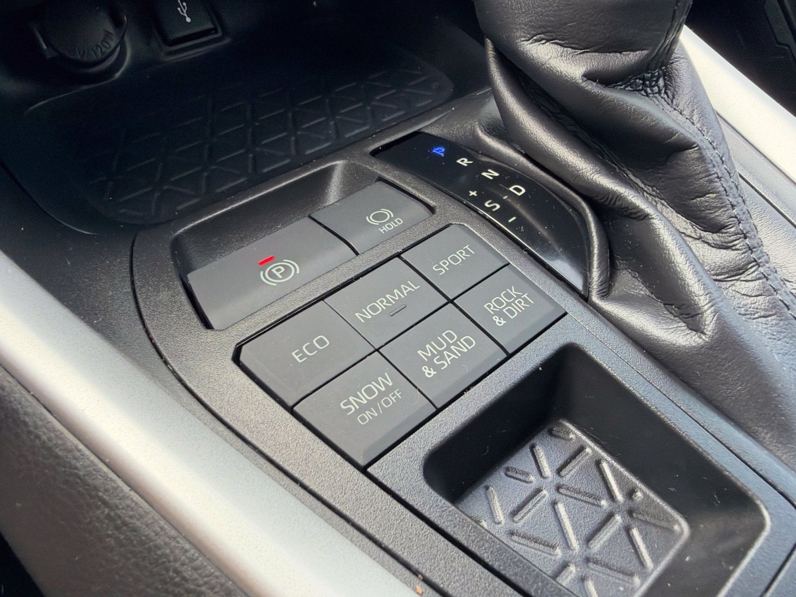 Used 2021 Toyota RAV4 XLE Premium AWD/4WD image 19
