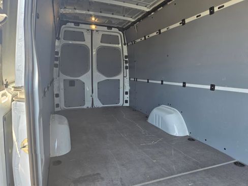 Used 2023 Mercedes-Benz Sprinter 2500 image 10