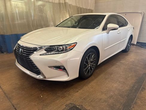 Used 2016 Lexus ES 350 w/ Luxury Package w/Wood Trim FWD image 1