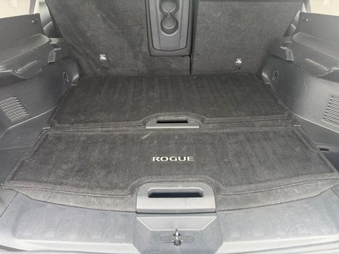 Used 2020 Nissan Rogue SV w/ Premium Package FWD image 6