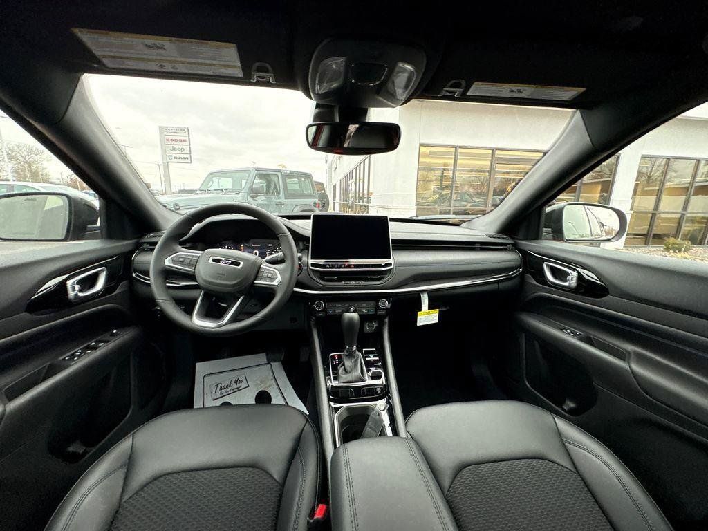 New 2026 Jeep Compass Latitude AWD/4WD image 12