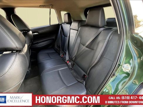 Used 2022 Toyota Corolla Cross XLE w/ Convenience Package image 19