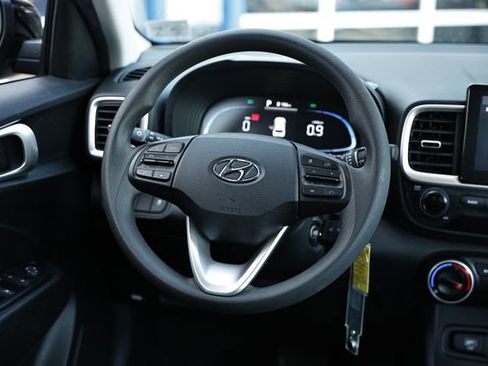 Used 2023 Hyundai Venue SE image 24