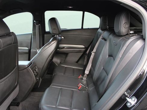 Used 2025 Cadillac XT4 Premium Luxury image 17