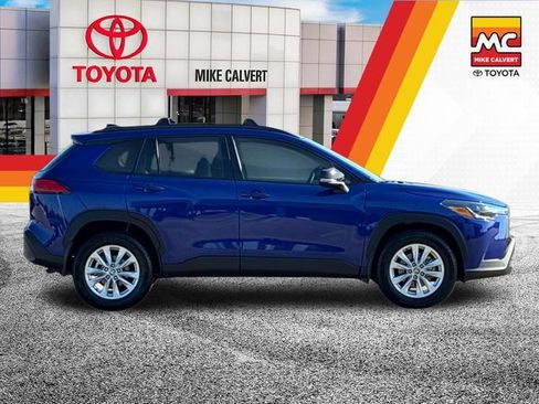 Certified 2025 Toyota Corolla Cross LE FWD image 6