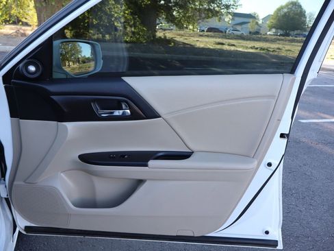 Used 2015 Honda Accord EX-L image 26
