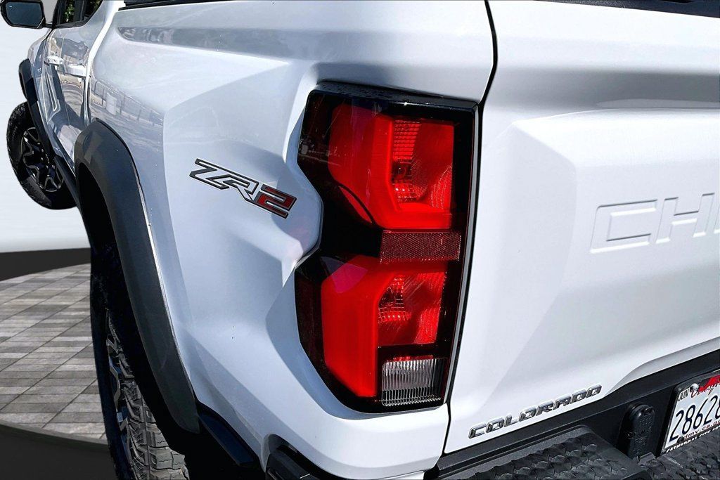 Used 2024 Chevrolet Colorado ZR2 w/ Technology Package AWD/4WD image 35