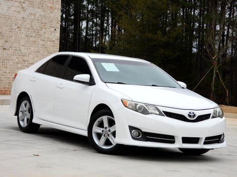 Used 2012 Toyota Camry SE image 12