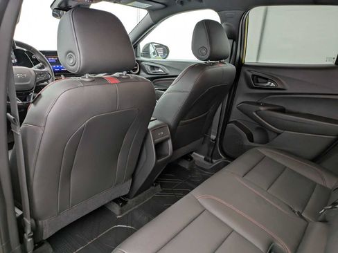 Used 2025 Chevrolet Trax RS FWD image 19