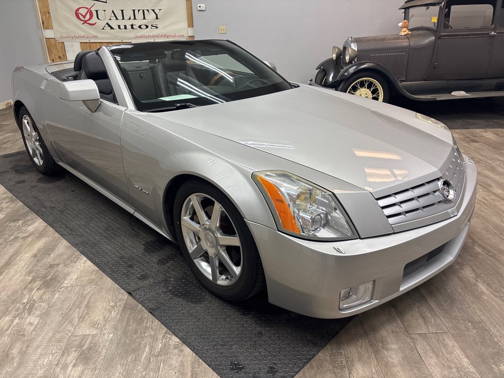 Used 2006 Cadillac XLR RWD image 13