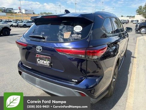 Used 2020 Toyota Highlander XLE FWD image 7