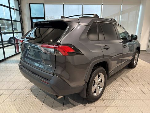 Used 2022 Toyota RAV4 XLE image 5