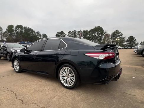 Used 2020 Toyota Camry XLE image 4