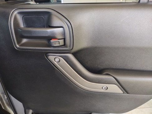 Used 2017 Jeep Wrangler Unlimited Sport image 31