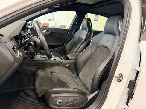 Used 2019 Audi S4 Prestige w/ Prestige Package image 23