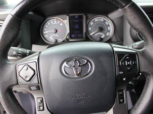 Used 2019 Toyota Tacoma TRD Off-Road AWD/4WD image 12
