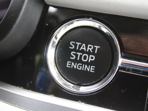 Used 2023 Mitsubishi Outlander SEL AWD/4WD image 40