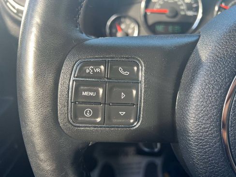 Used 2018 Jeep Wrangler Sahara w/ Connectivity Group AWD/4WD image 19