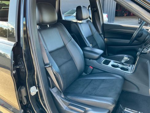 Used 2019 Jeep Grand Cherokee Altitude image 21