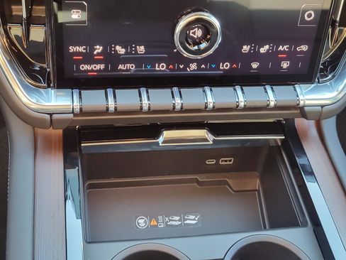 New 2026 GMC Yukon XL Denali w/ Denali Reserve Package RWD image 13