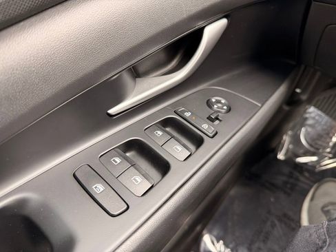 Used 2025 Hyundai Elantra SE FWD image 23