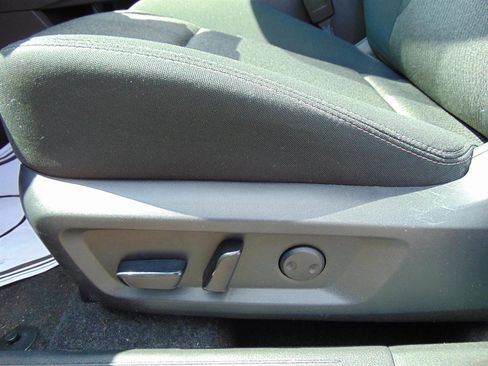 Used 2024 Nissan Rogue SV AWD/4WD image 19