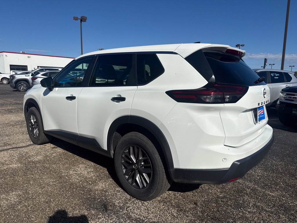 Used 2024 Nissan Rogue S FWD image 4