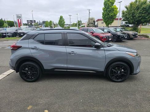 Used 2024 Nissan Kicks SR w/ SR Premium Package FWD image 6