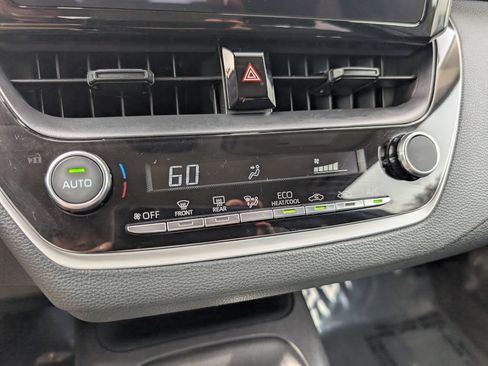 Used 2025 Toyota Corolla LE FWD image 20