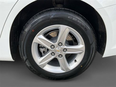 Used 2024 Chevrolet Malibu LT image 8