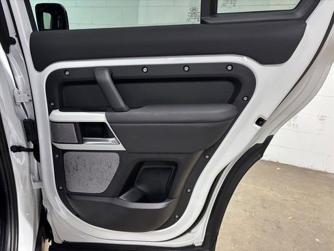 Used 2023 Land Rover Defender 130 S image 44