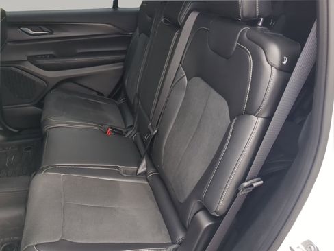 Used 2025 Jeep Grand Cherokee L Laredo image 45