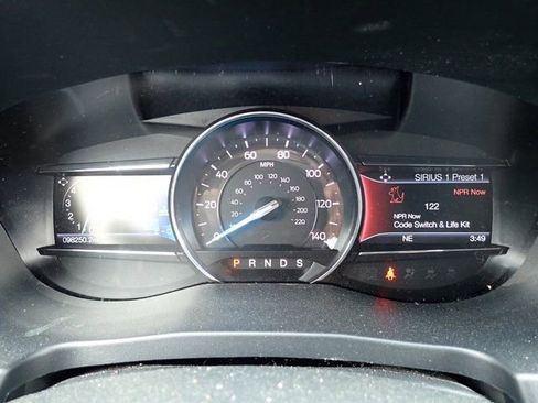 Used 2018 Ford Explorer XLT w/ Equipment Group 202A AWD/4WD image 16