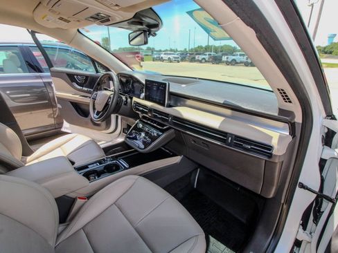 Used 2022 Lincoln Corsair AWD w/ Equipment Group 101A image 17