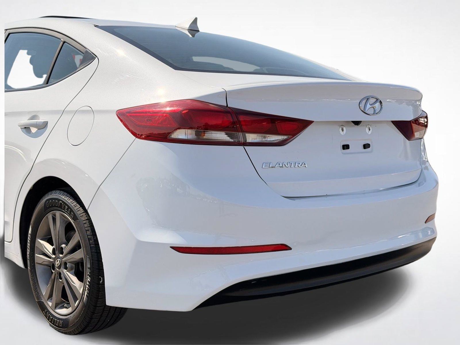 Used 2018 Hyundai Elantra Value Edition FWD image 3