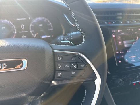 New 2025 Jeep Grand Cherokee L Altitude image 38