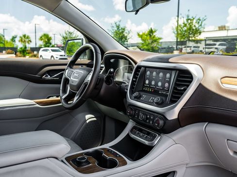 Used 2022 GMC Acadia SLE FWD image 12