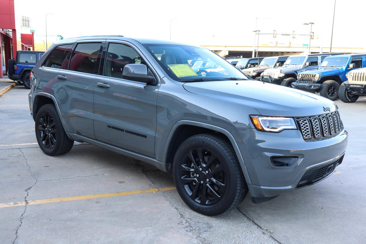 Used 2022 Jeep Grand Cherokee Laredo X RWD image 4