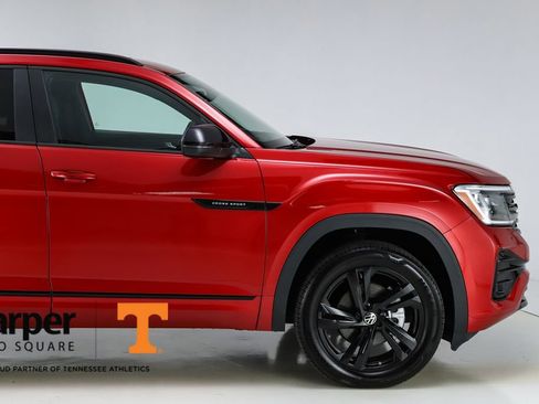 Used 2025 Volkswagen Atlas Cross Sport SEL R-Line image 12