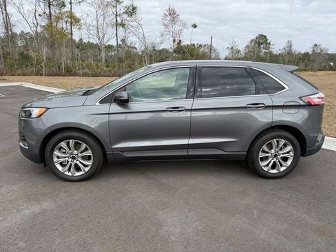 Used 2024 Ford Edge Titanium image 2