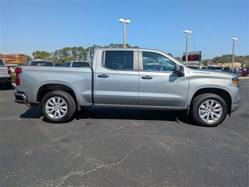 Used 2024 Chevrolet Silverado 1500 Custom image 3