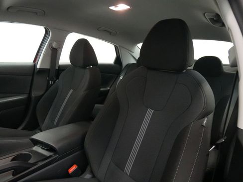 Certified 2025 Hyundai Elantra SE image 15